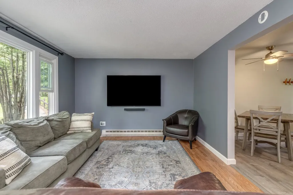 8 Midridge Circle Londonderry NH 03053