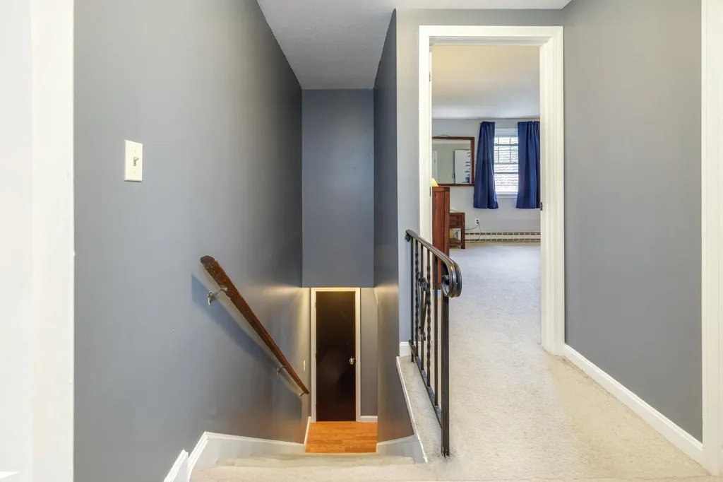 8 Midridge Circle Londonderry NH 03053