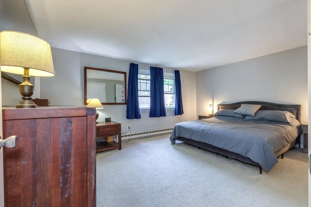 8 Midridge Circle Londonderry NH 03053