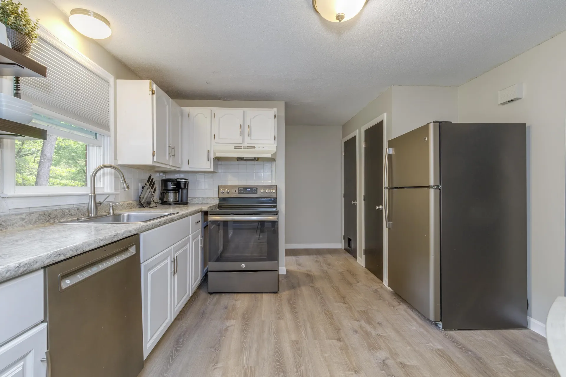 8 Midridge Circle Londonderry NH 03053