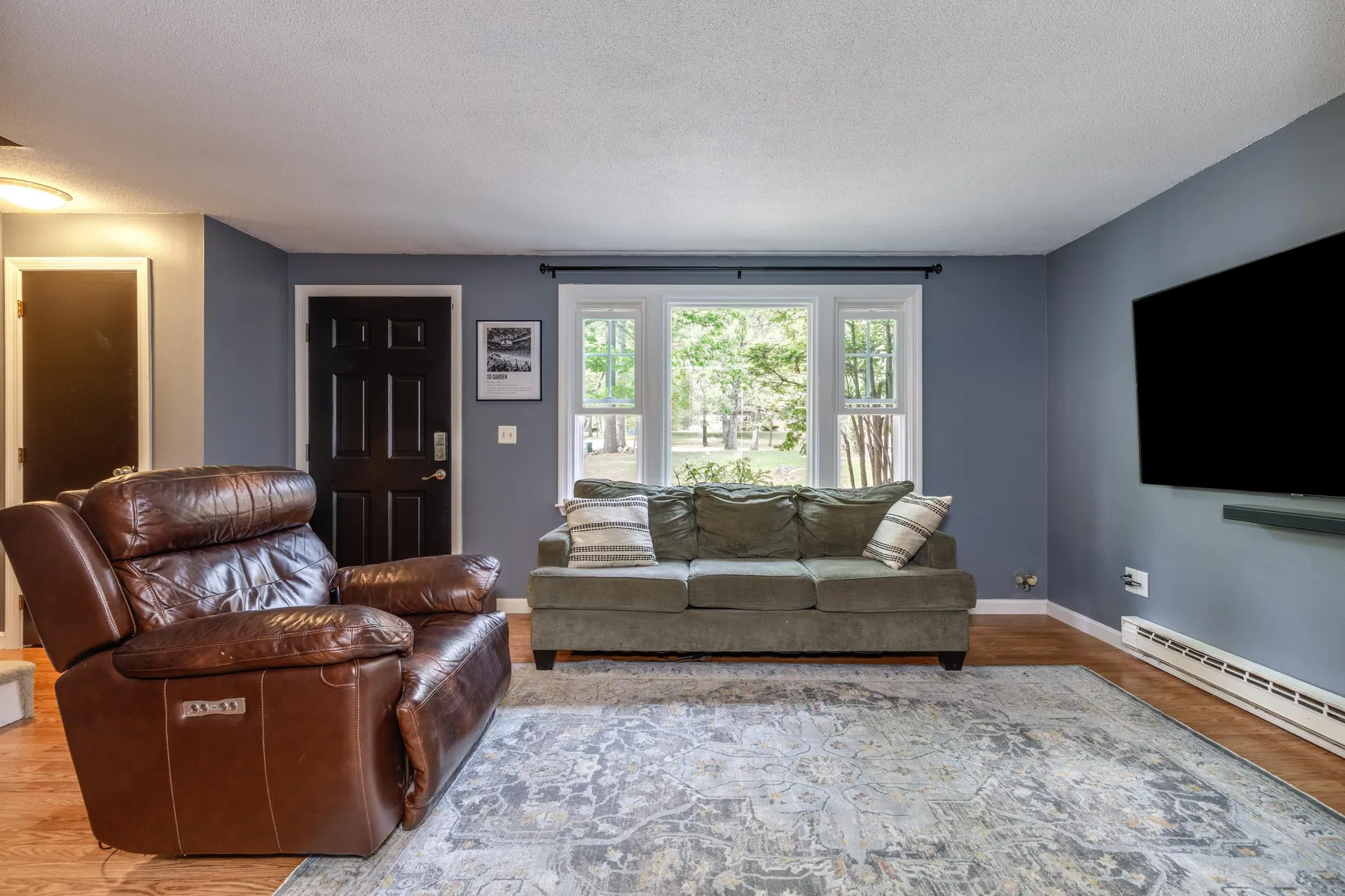 8 Midridge Circle Londonderry NH 03053
