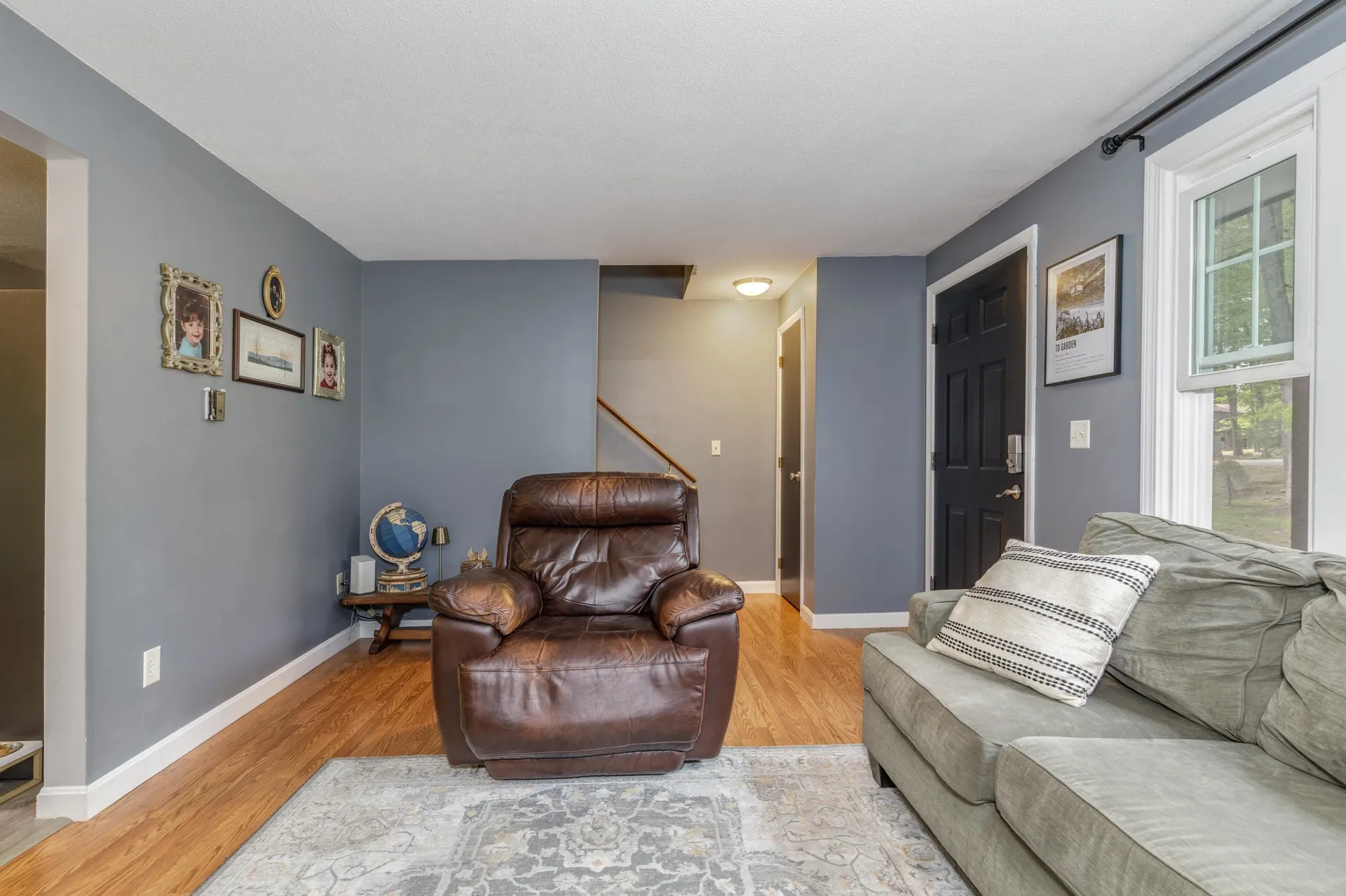 8 Midridge Circle Londonderry NH 03053