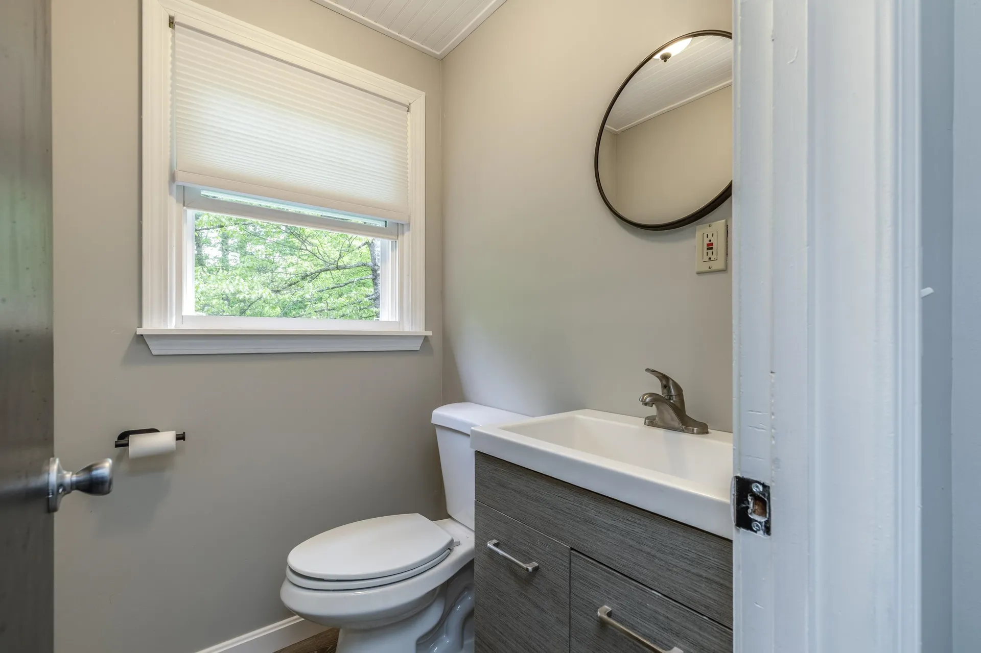 8 Midridge Circle Londonderry NH 03053