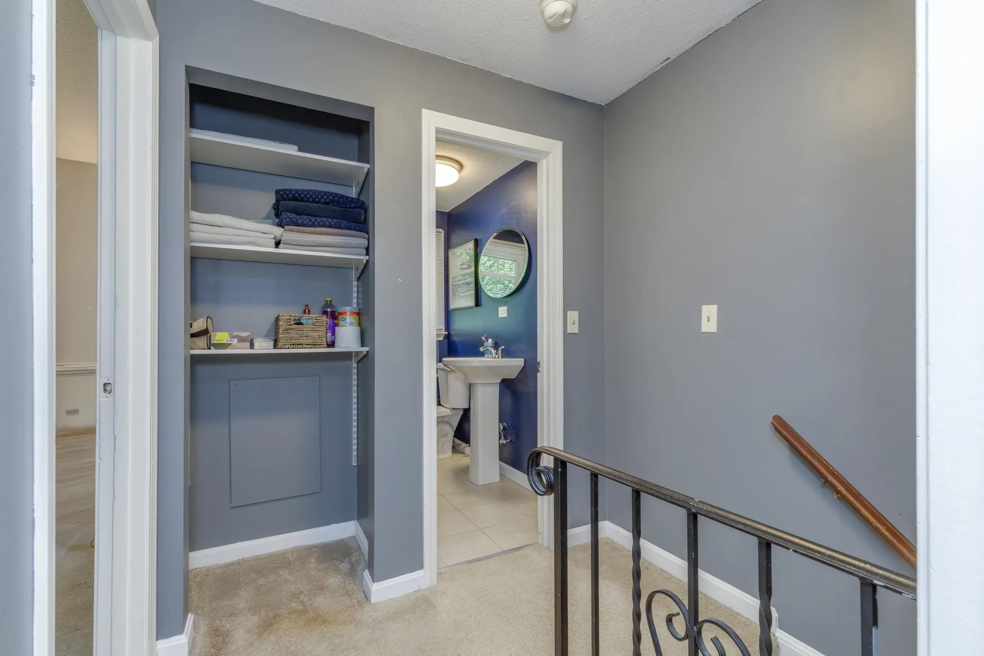 8 Midridge Circle Londonderry NH 03053