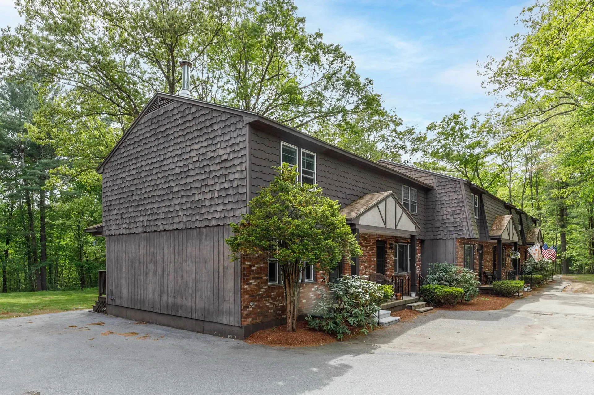 8 Midridge Circle Londonderry NH 03053