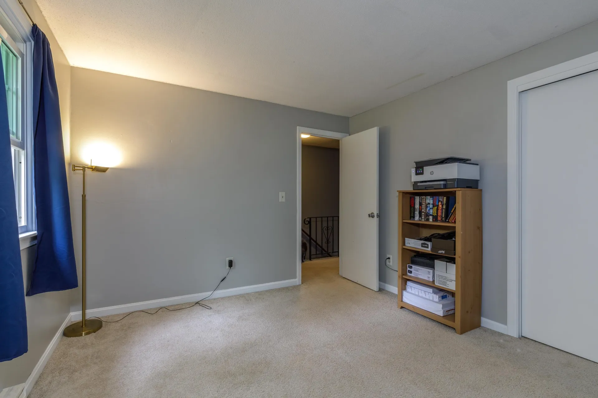 8 Midridge Circle Londonderry NH 03053