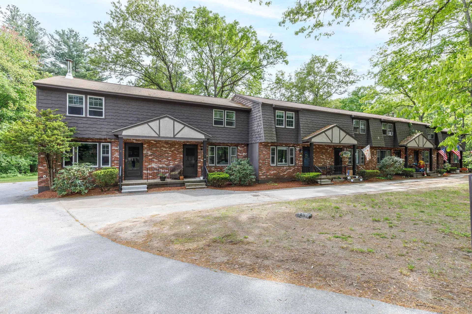 8 Midridge Circle Londonderry NH 03053