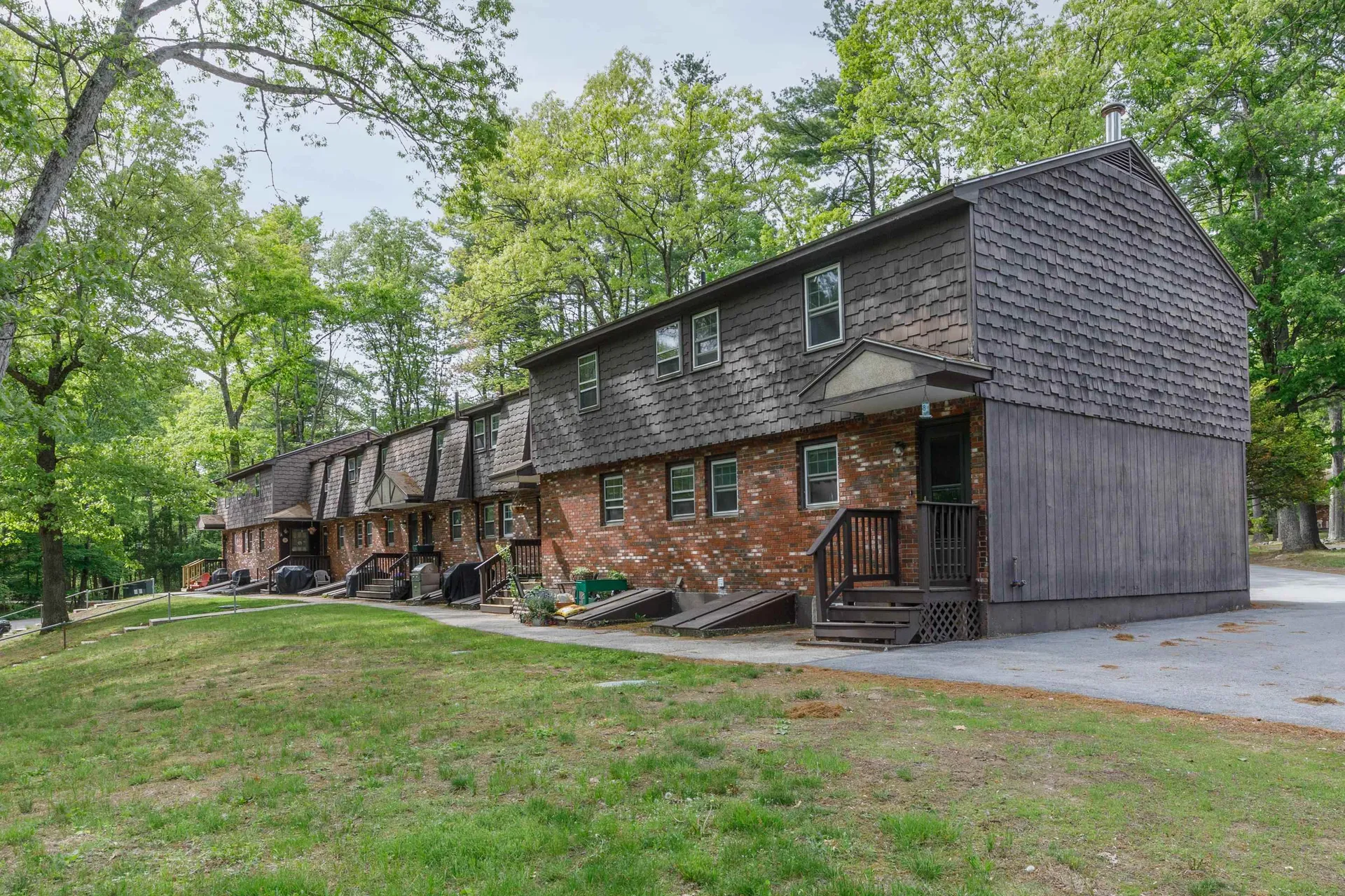 8 Midridge Circle Londonderry NH 03053