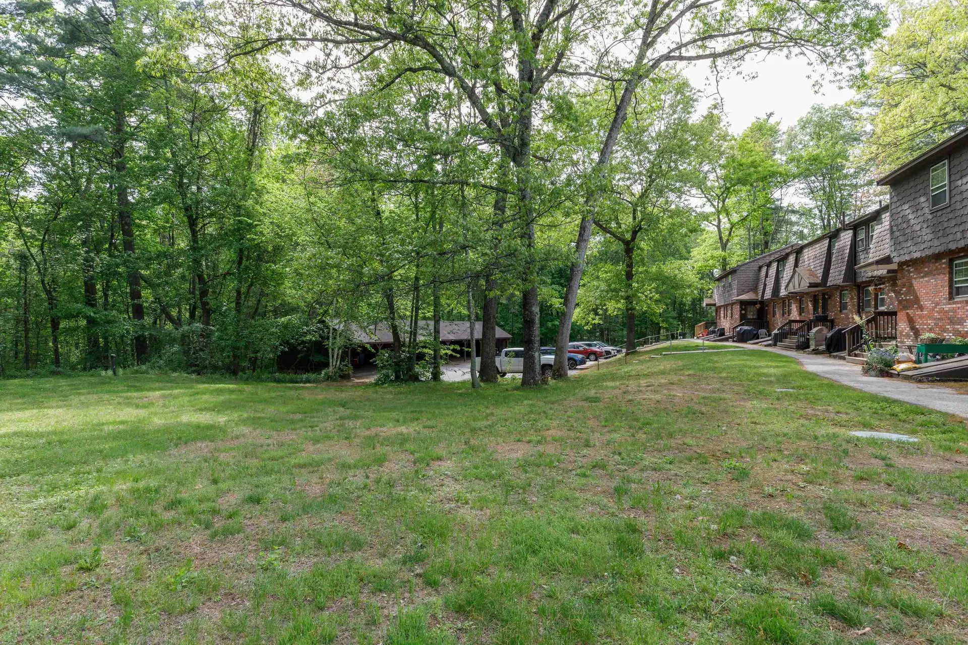 8 Midridge Circle Londonderry NH 03053