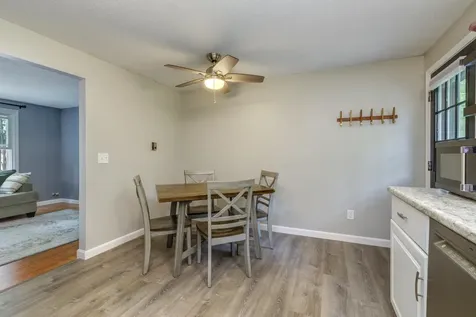 8 Midridge Circle Londonderry NH 03053