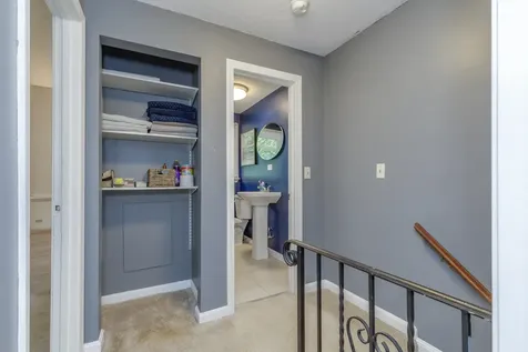 8 Midridge Circle Londonderry NH 03053