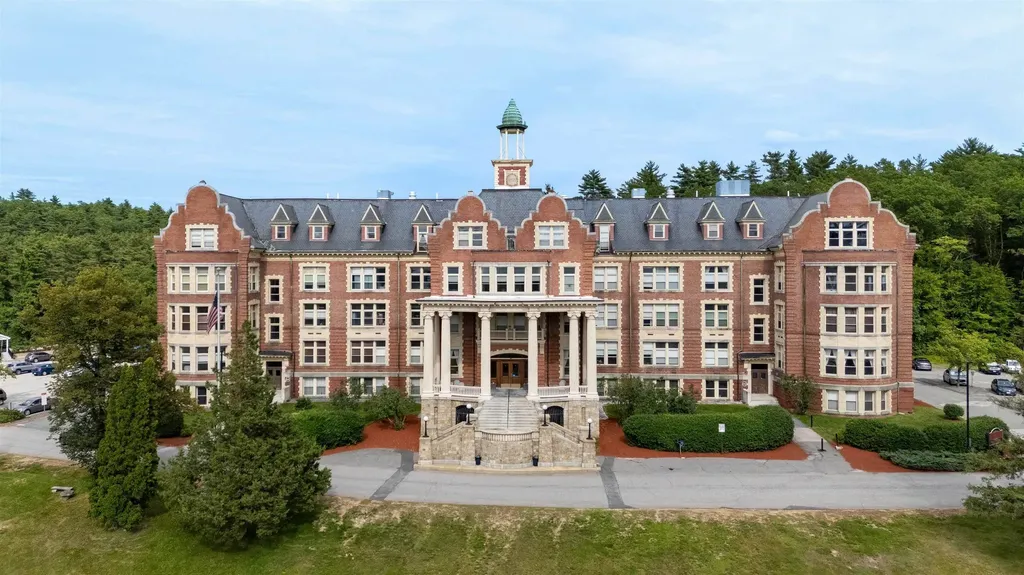 15 Mount Saint Mary's Way Hooksett NH 03106