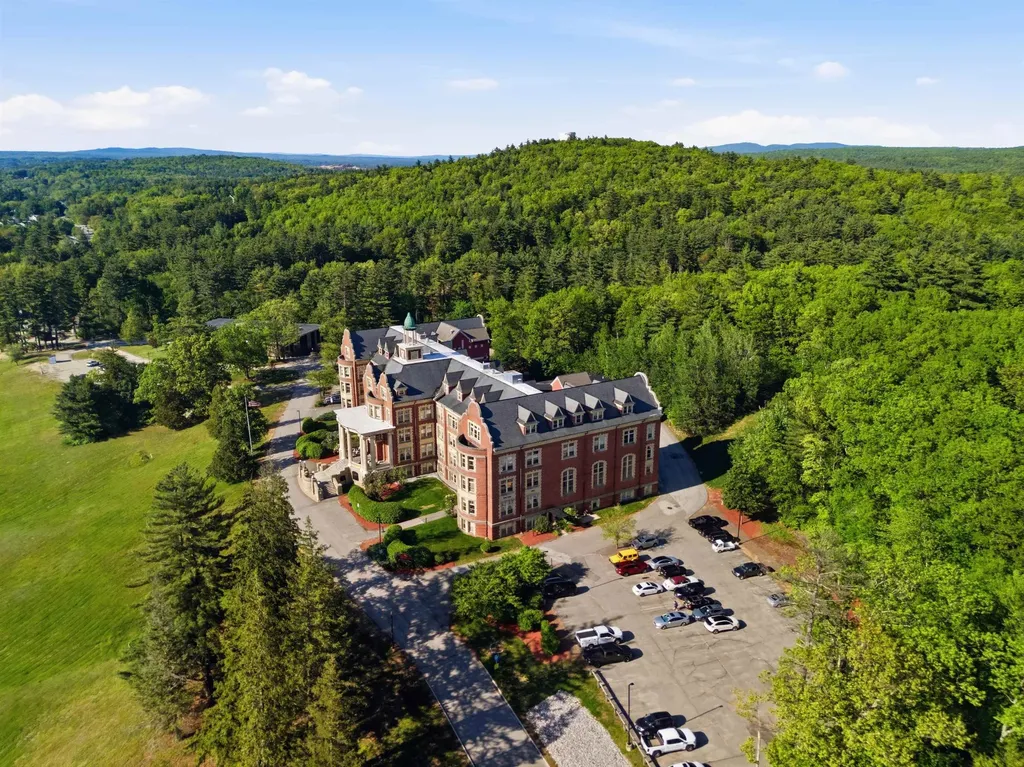 15 Mount Saint Mary's Way Hooksett NH 03106