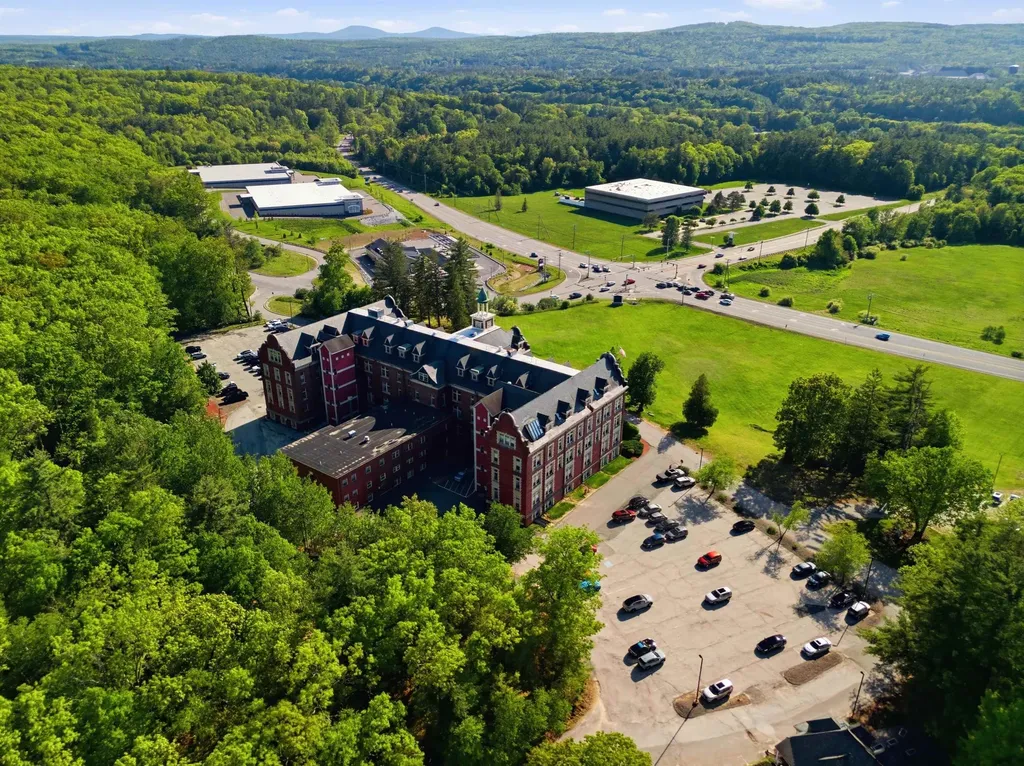 15 Mount Saint Mary's Way Hooksett NH 03106