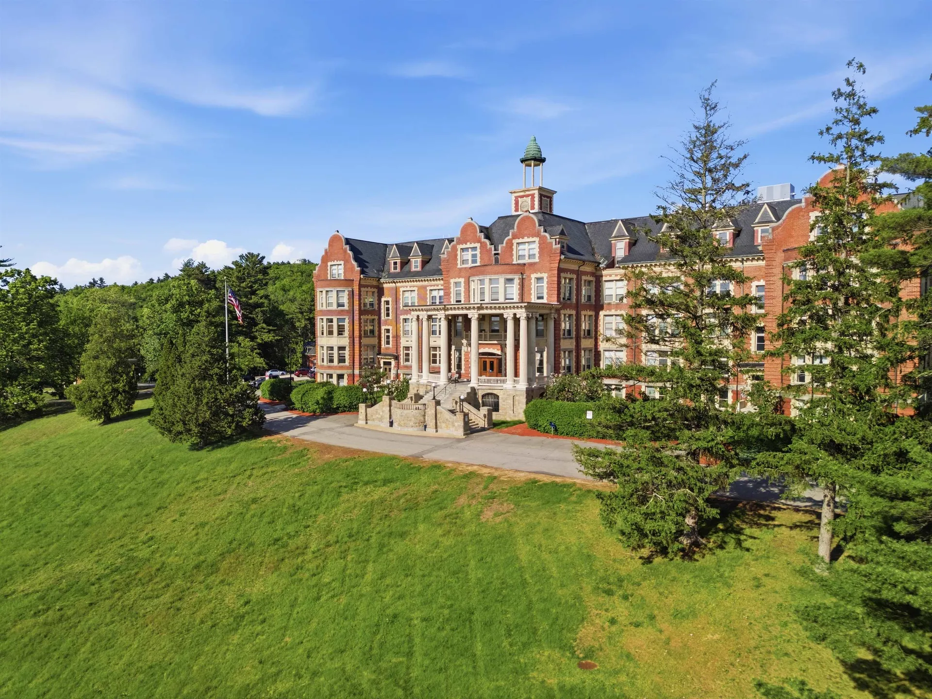 15 Mount Saint Mary's Way Hooksett NH 03106