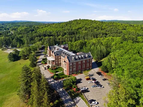 15 Mount Saint Mary's Way Hooksett NH 03106