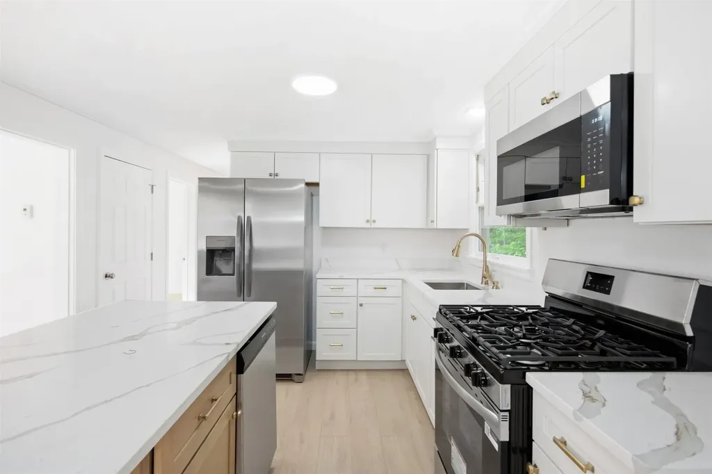 34 Hollings Drive Webster NH 03303