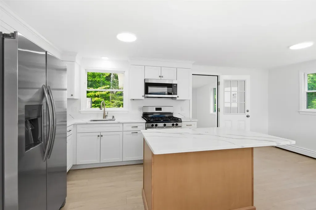 34 Hollings Drive Webster NH 03303