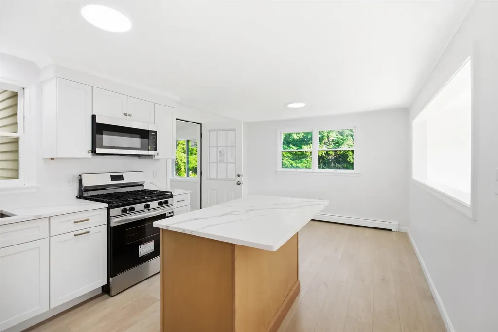 34 Hollings Drive Webster NH 03303