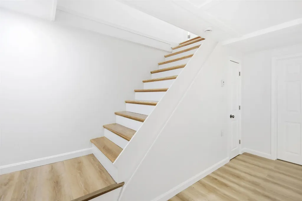 34 Hollings Drive Webster NH 03303