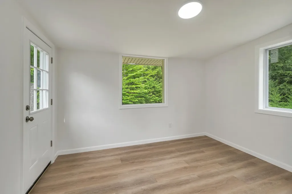34 Hollings Road Webster NH 03303