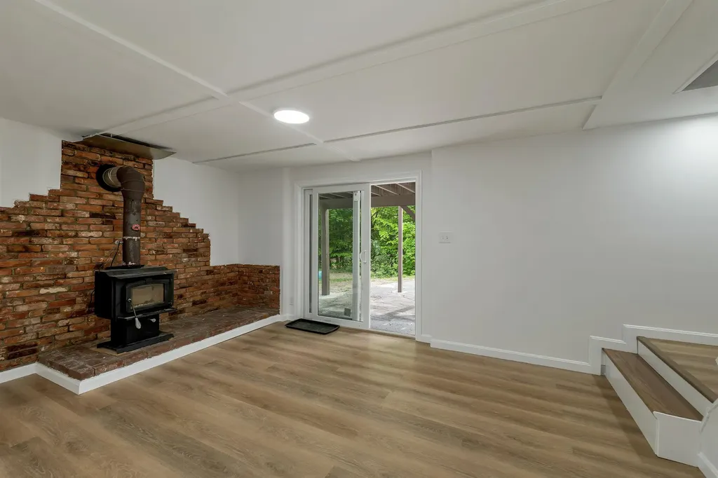 34 Hollings Road Webster NH 03303