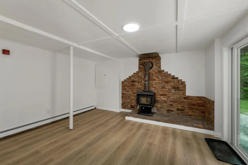 34 Hollings Road Webster NH 03303