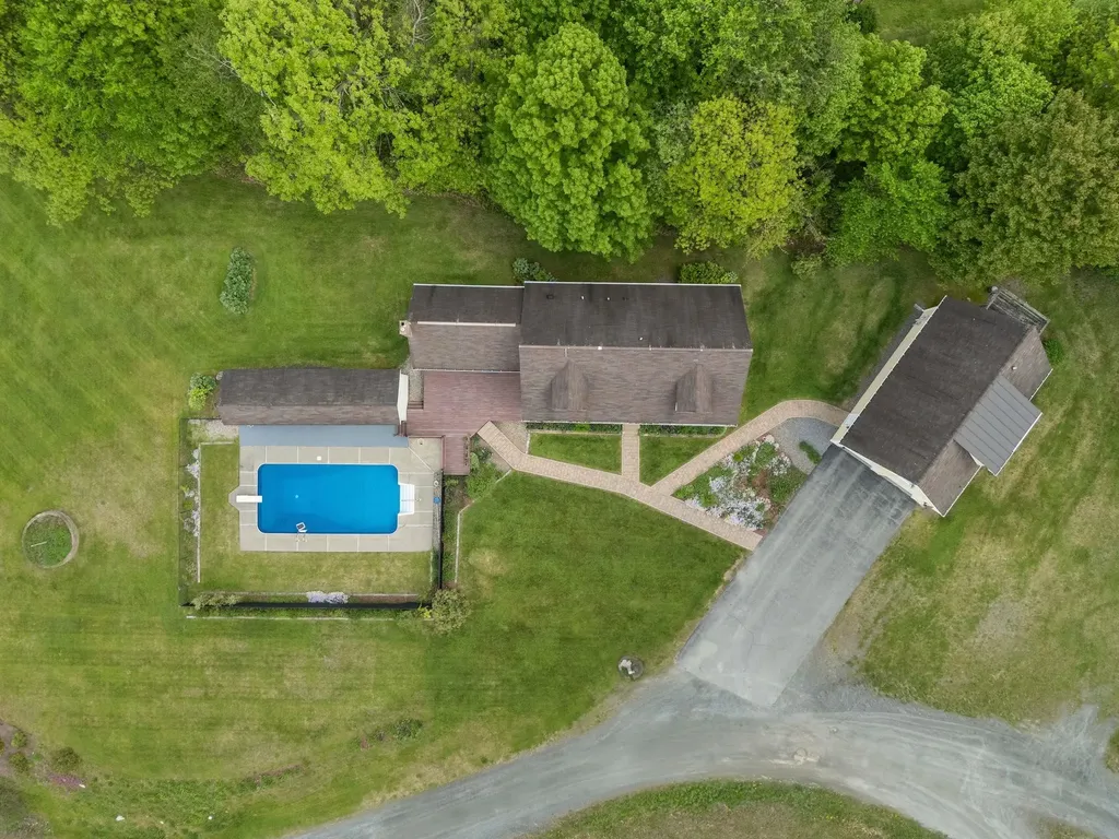 93 Belaski Road Windsor VT 05089