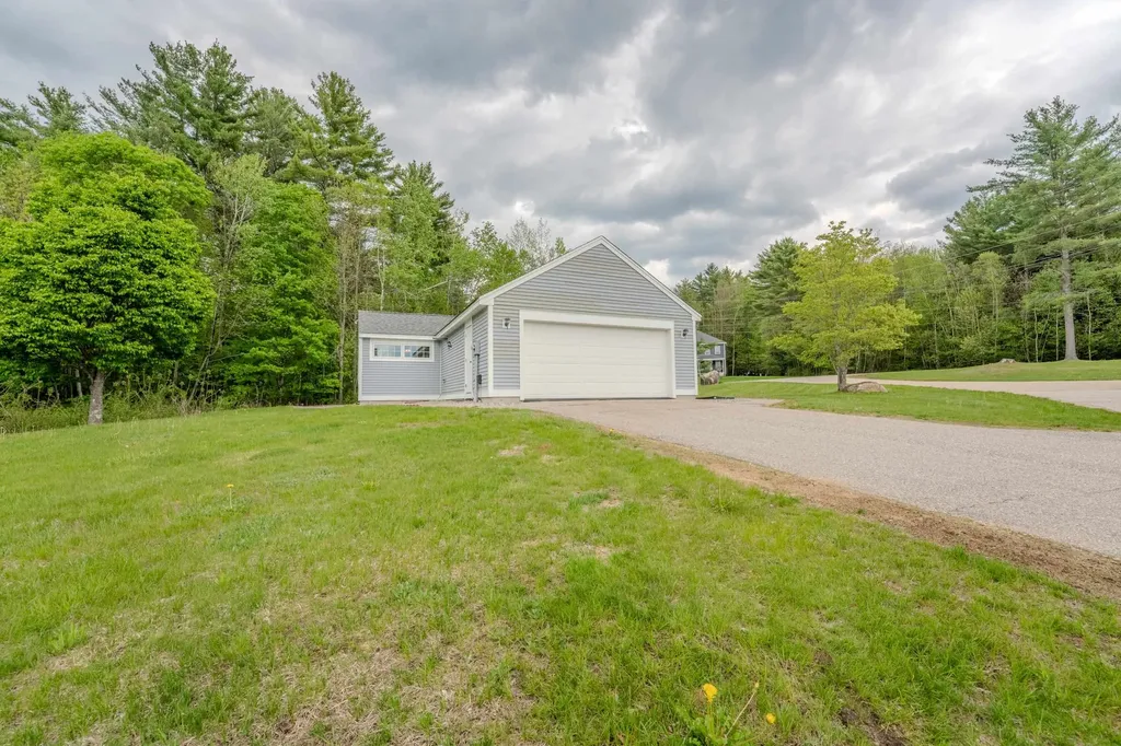 Holderness NH 03245