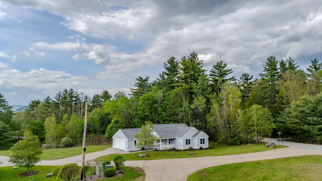 Holderness NH 03245