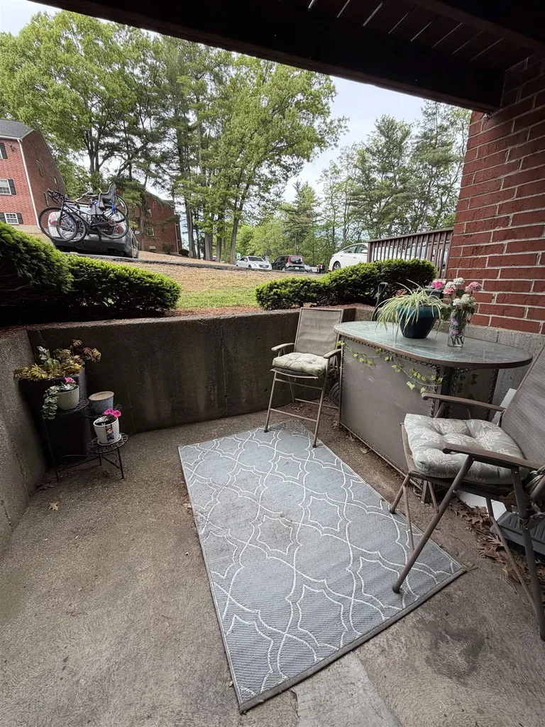 1 Louisburg Square Nashua NH 03060