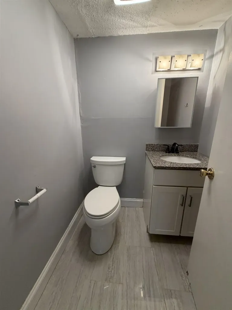 1 Louisburg Square Nashua NH 03060