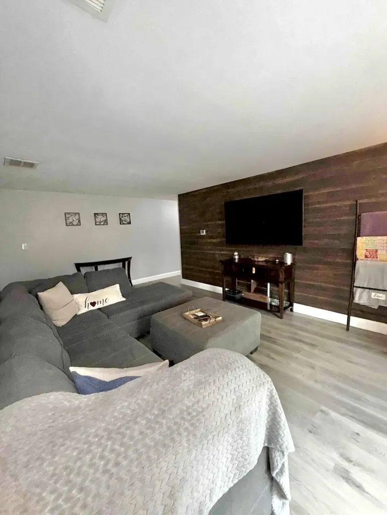 1 Louisburg Square Nashua NH 03060