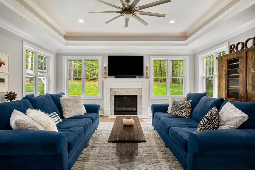 10 Lilac Court Bedford NH 03110