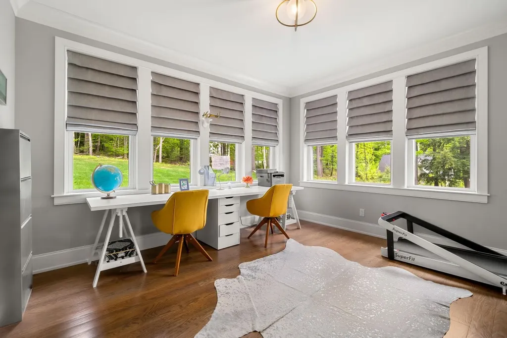 10 Lilac Court Bedford NH 03110
