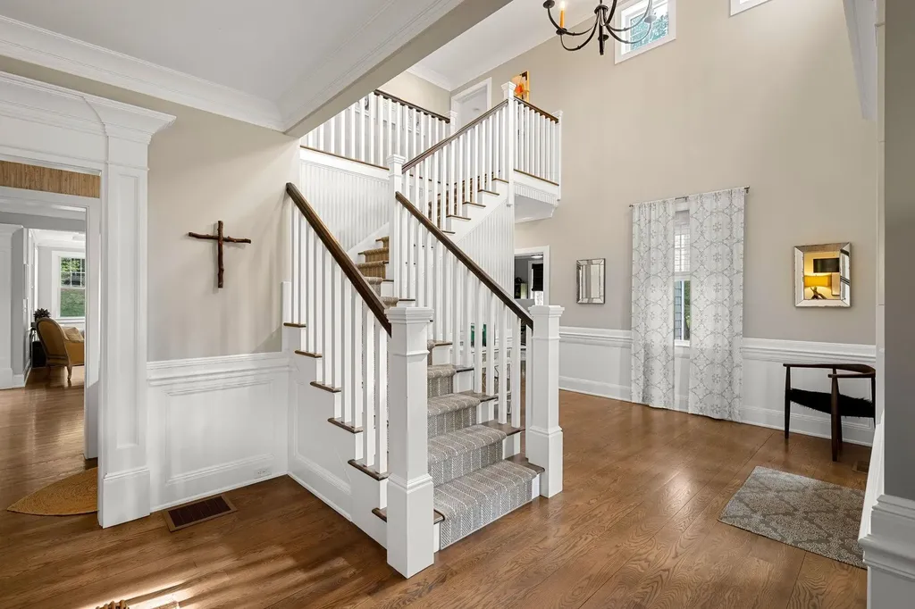 10 Lilac Court Bedford NH 03110