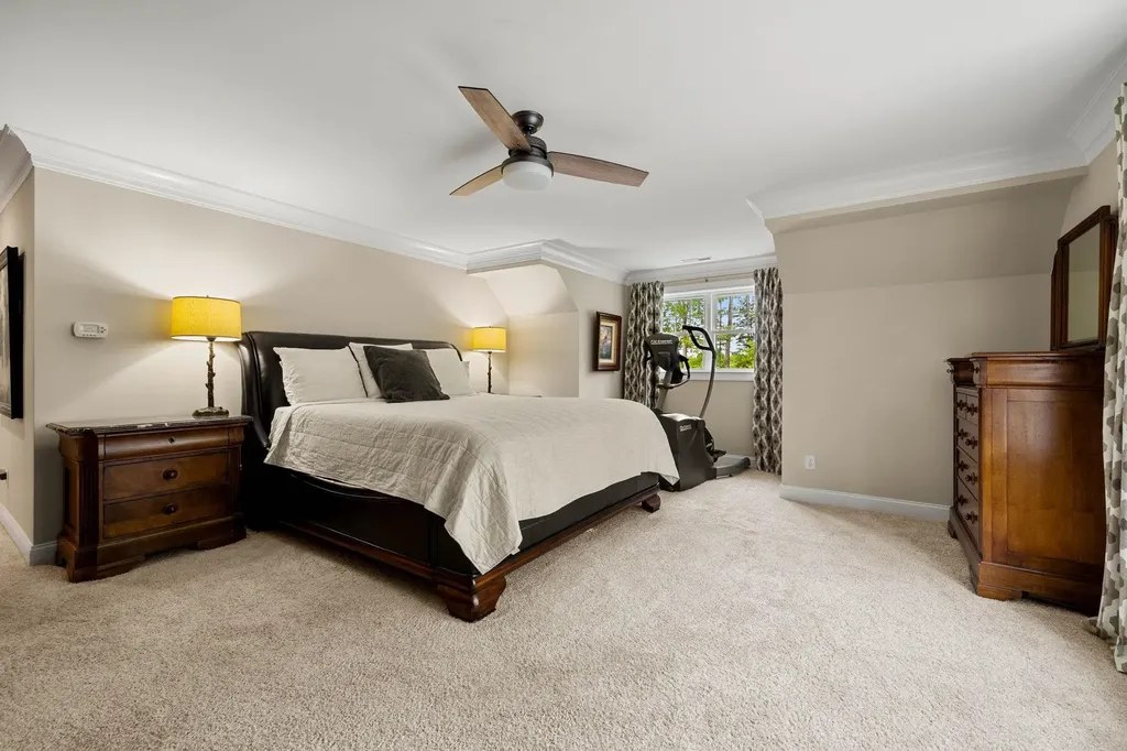 10 Lilac Court Bedford NH 03110