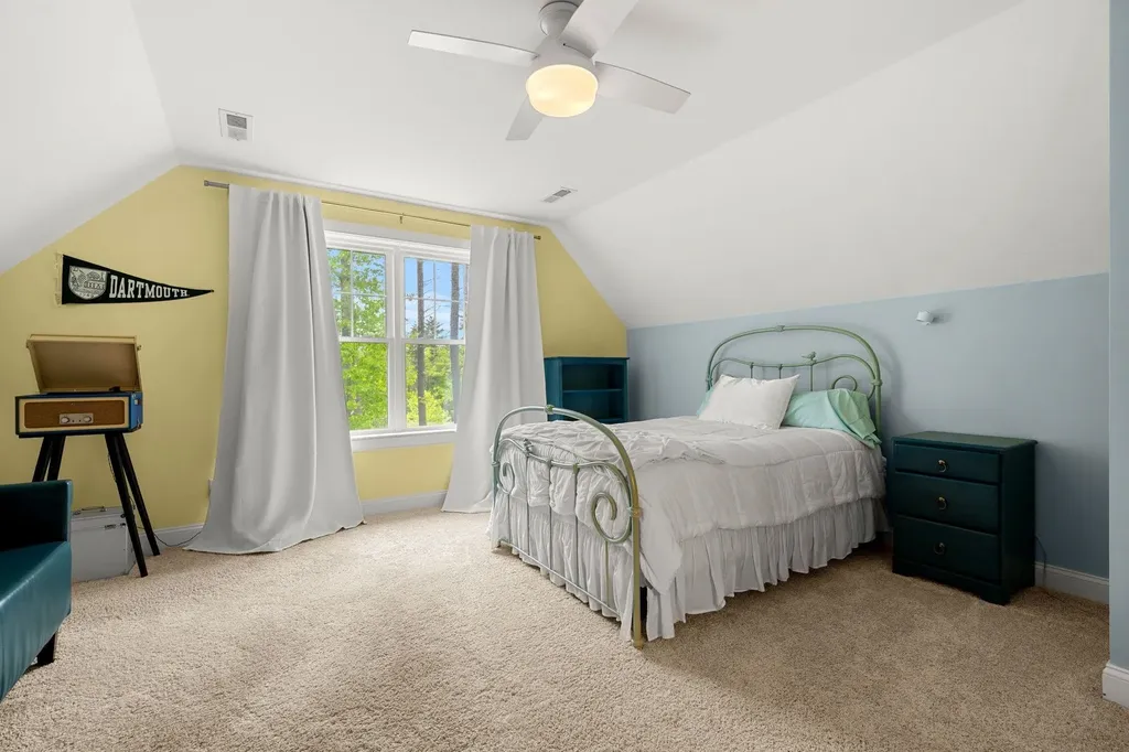 10 Lilac Court Bedford NH 03110