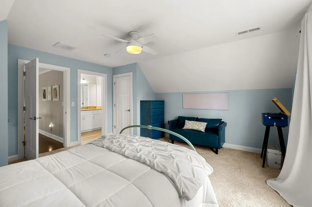 10 Lilac Court Bedford NH 03110