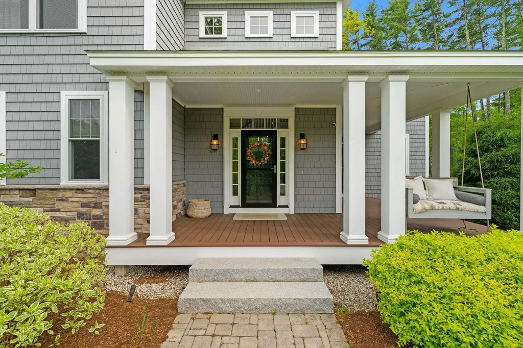 10 Lilac Court Bedford NH 03110