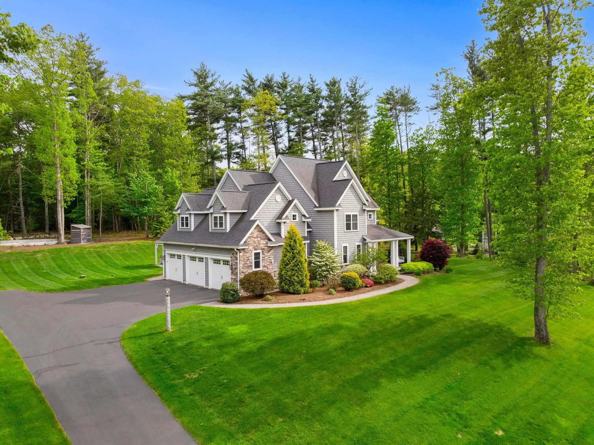 10 Lilac Court Bedford NH 03110