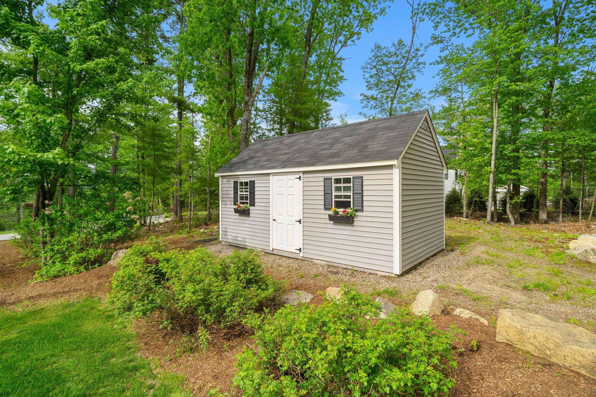 10 Lilac Court Bedford NH 03110