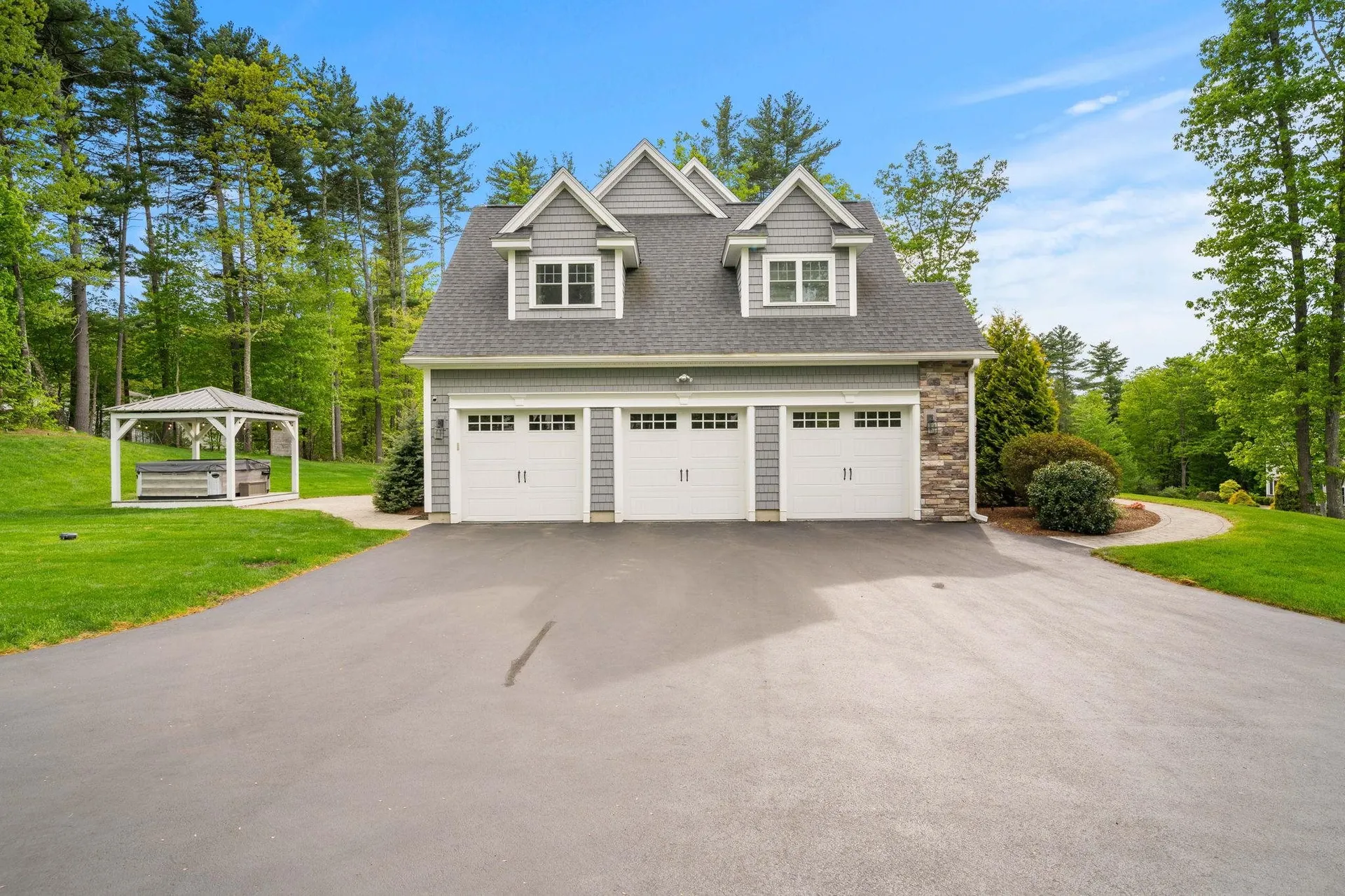 10 Lilac Court Bedford NH 03110