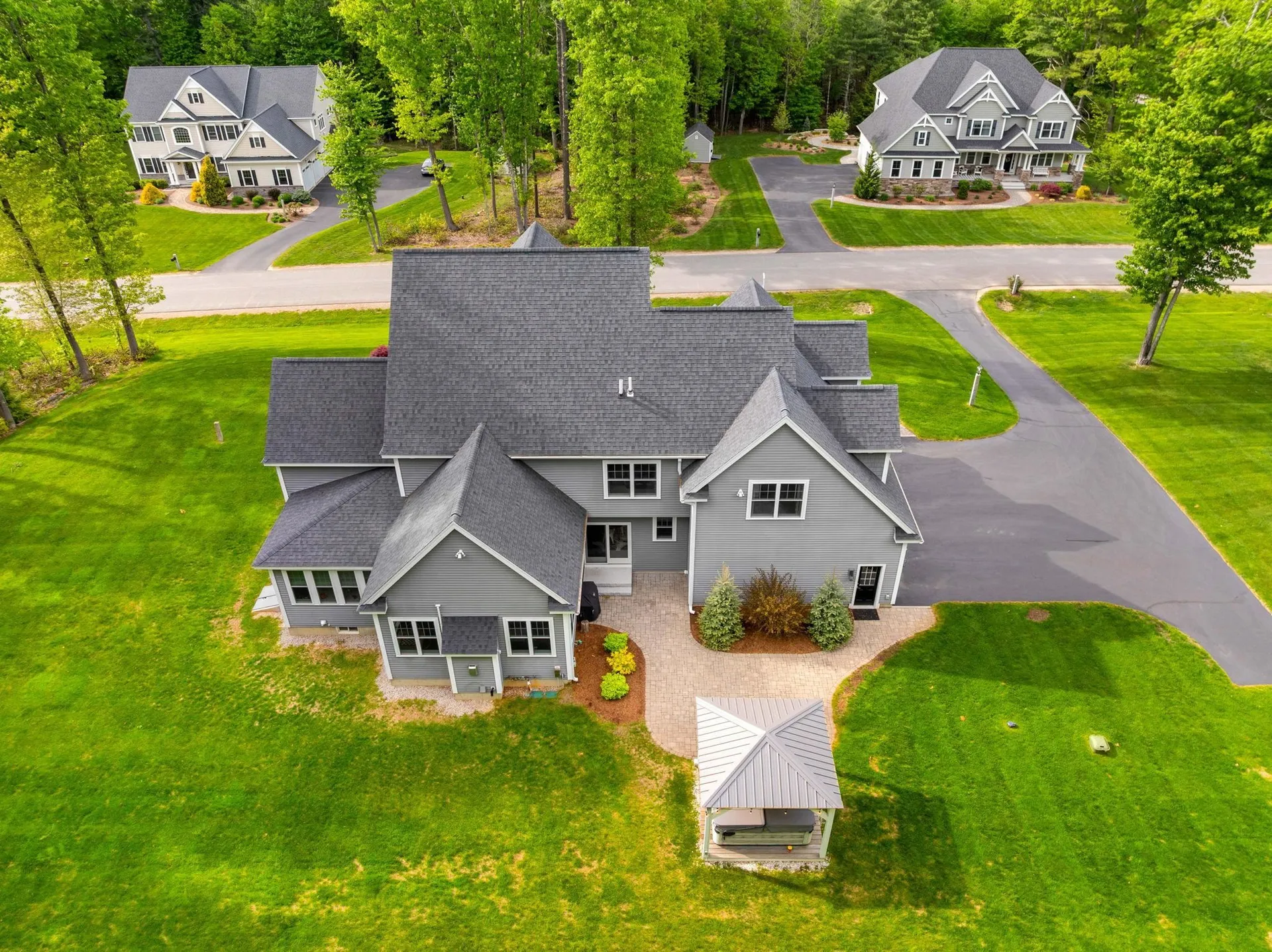 10 Lilac Court Bedford NH 03110
