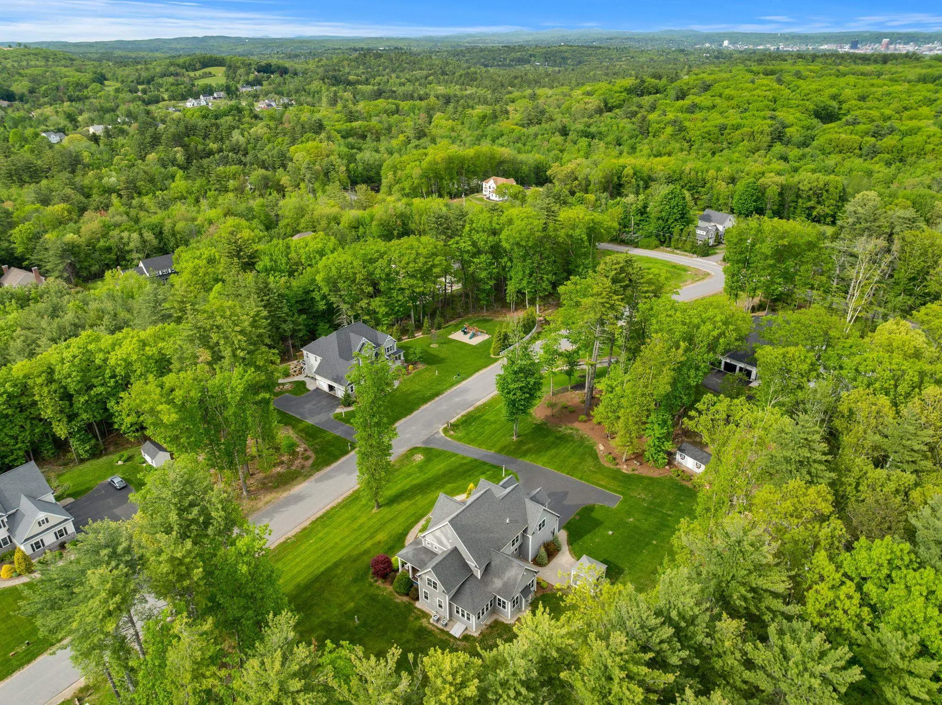10 Lilac Court Bedford NH 03110