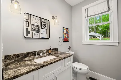10 Lilac Court Bedford NH 03110
