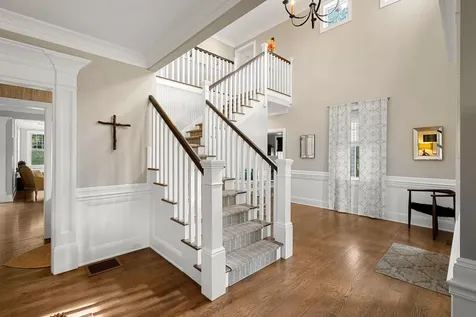 10 Lilac Court Bedford NH 03110
