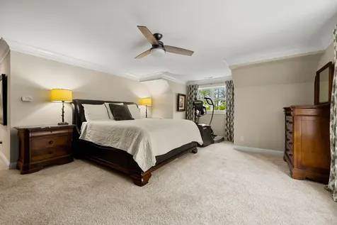 10 Lilac Court Bedford NH 03110