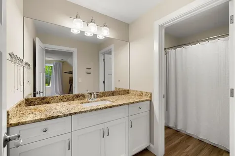 10 Lilac Court Bedford NH 03110