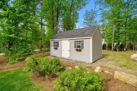 10 Lilac Court Bedford NH 03110